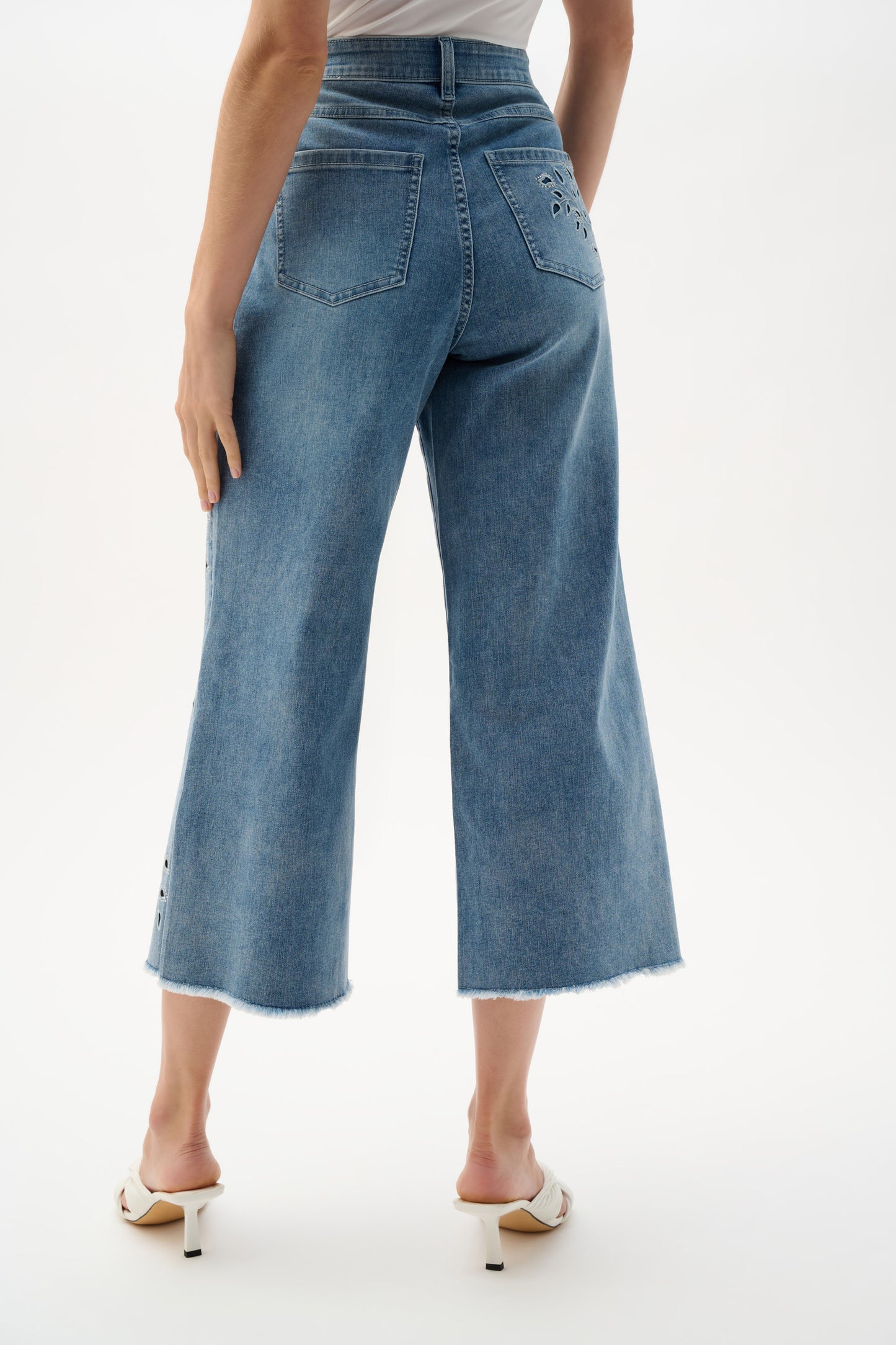 Joseph Ribkoff Crop Denim w/Embroidery Lt Blue Denim 262915