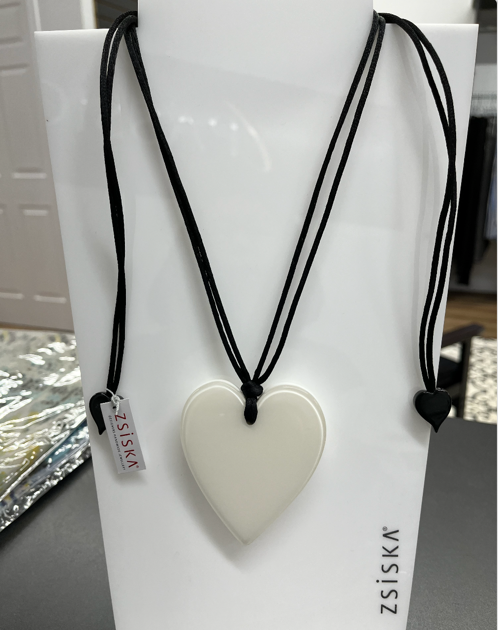 Zsiska Large Heart Pendant White 50602039037Q00
