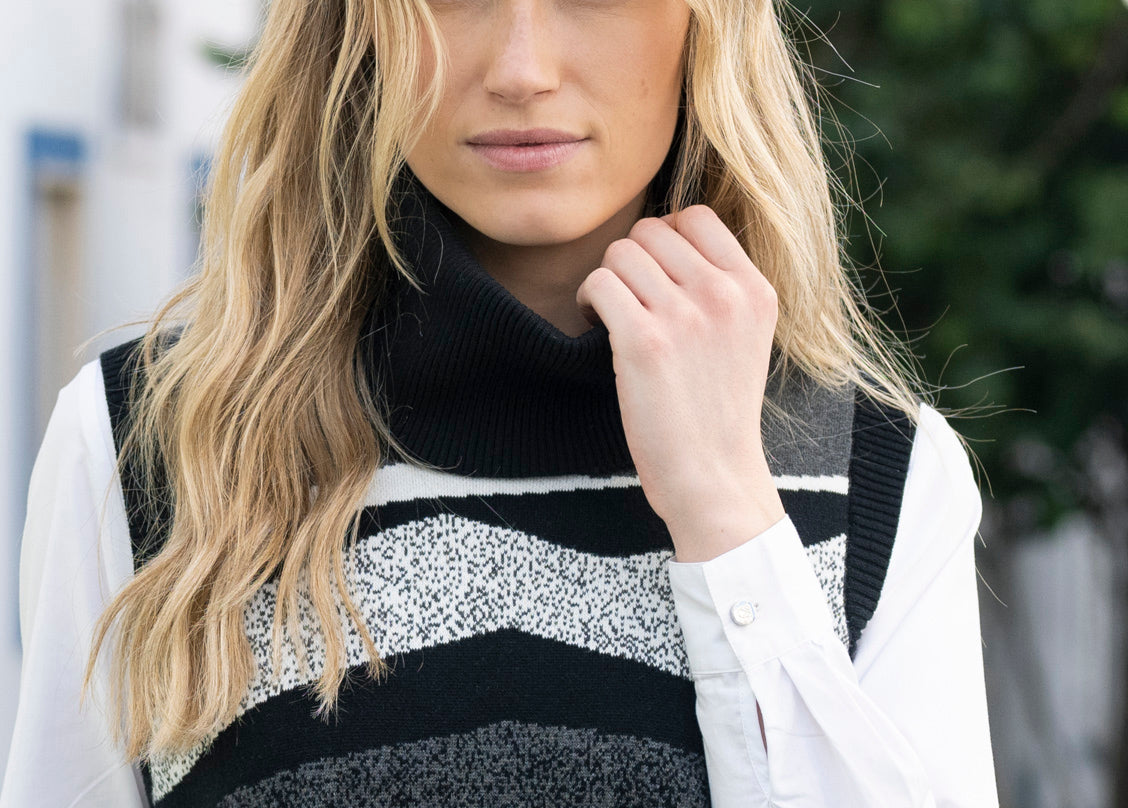 Marble Relaxed Fit Vest w/Detachable Collar Black 8107-101