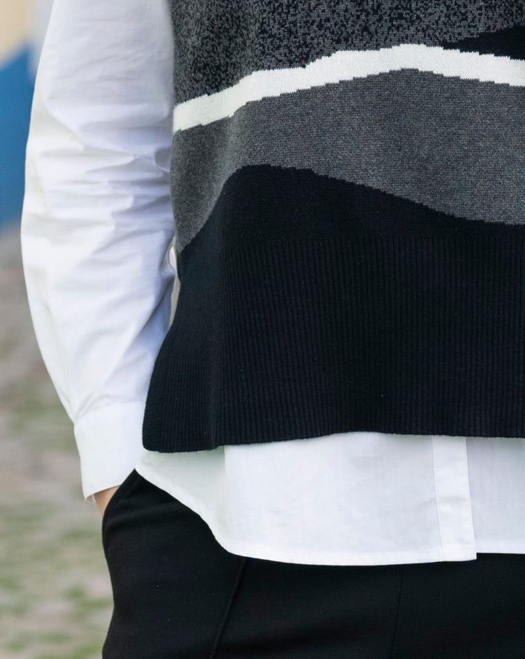 Marble Relaxed Fit Vest w/Detachable Collar Black 8107-101