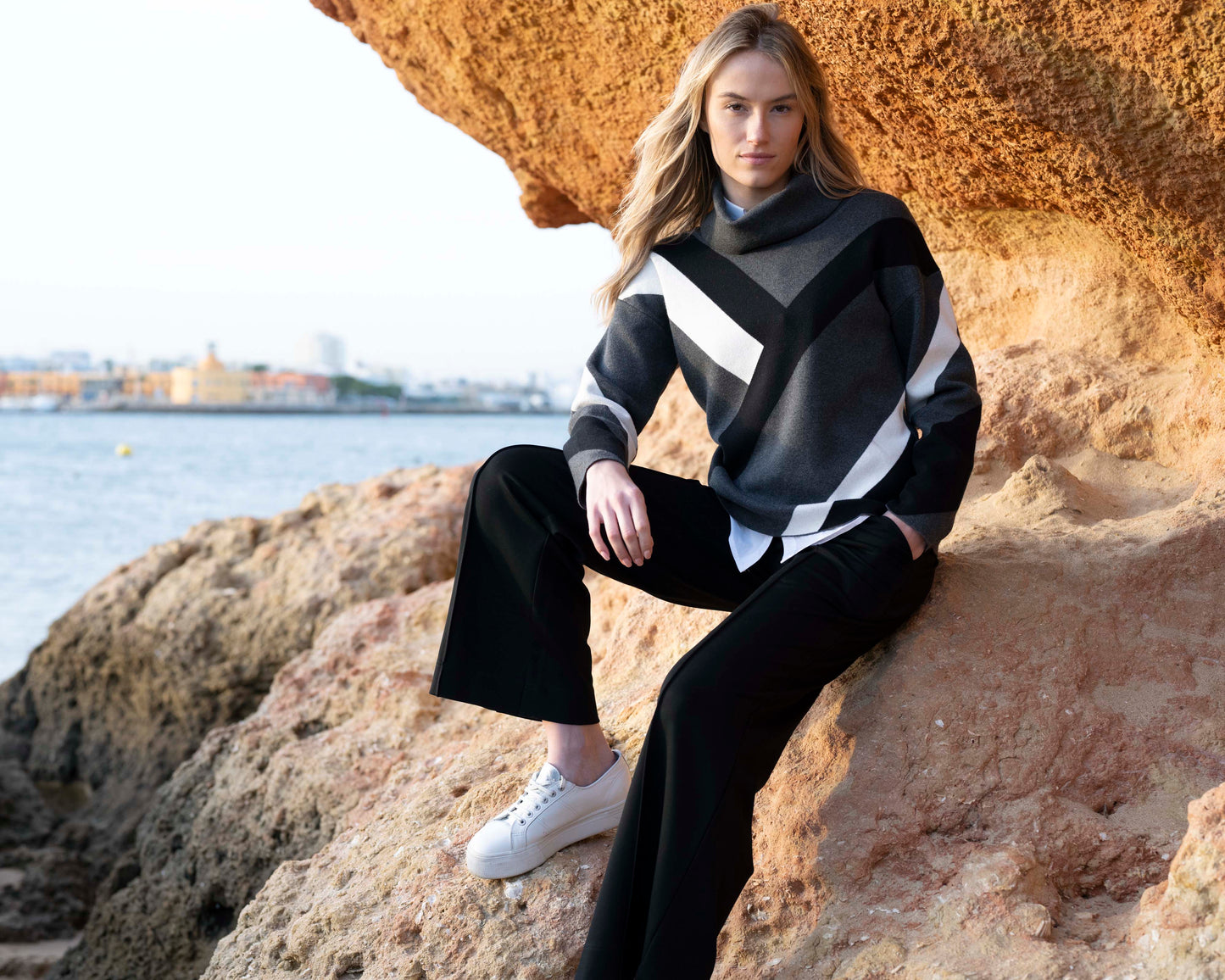 Marble Jacquard Knit Relaxed Fit Sweater w/Abstract Pattern Black 8109-101