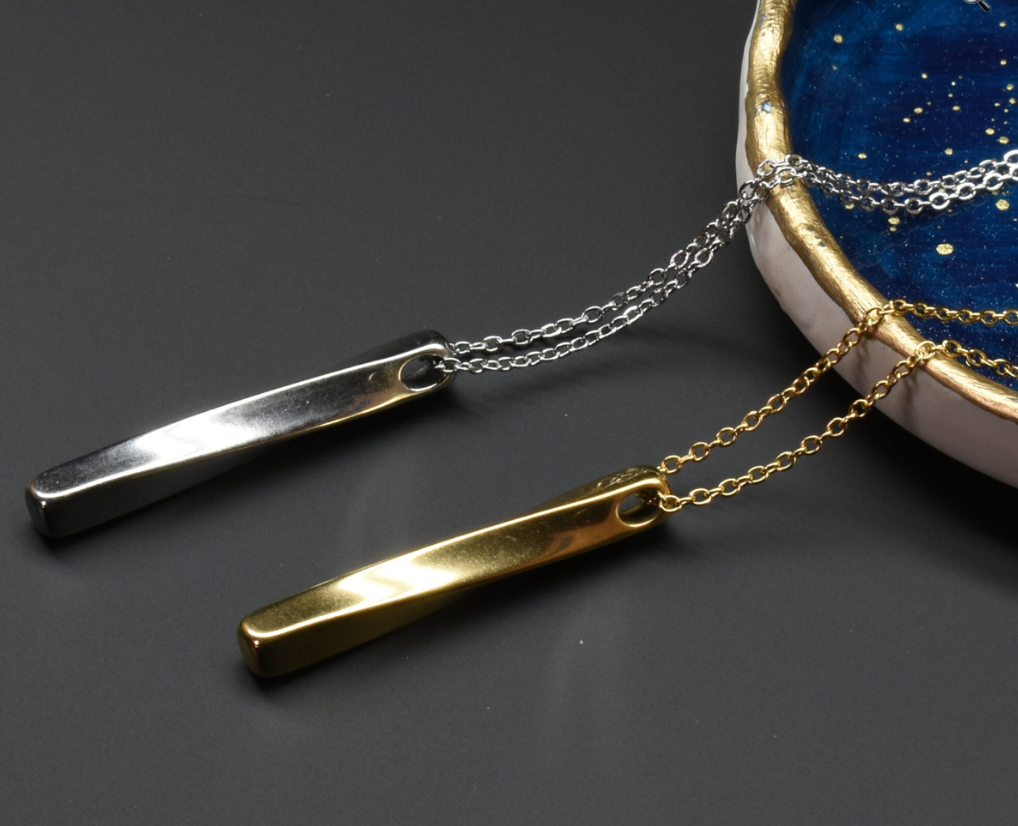 J&J Designs Silver Stainless Steel Twist Pendant 10511 CLARE