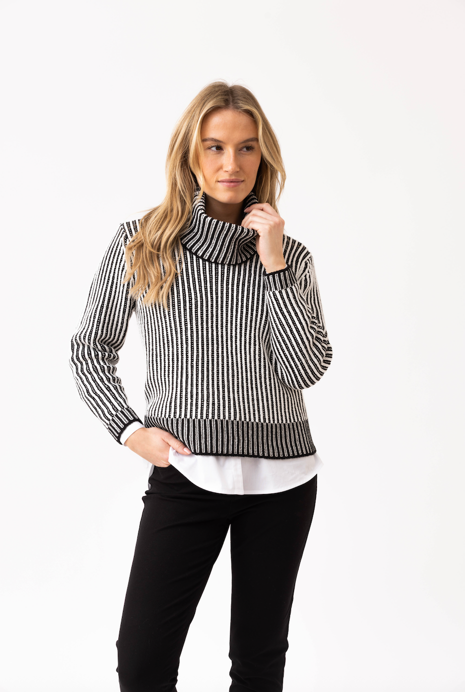 Marble Round Neck Sweater w/Two Colour Contrast Stripe & Detachable Collar Ivory 8100-104