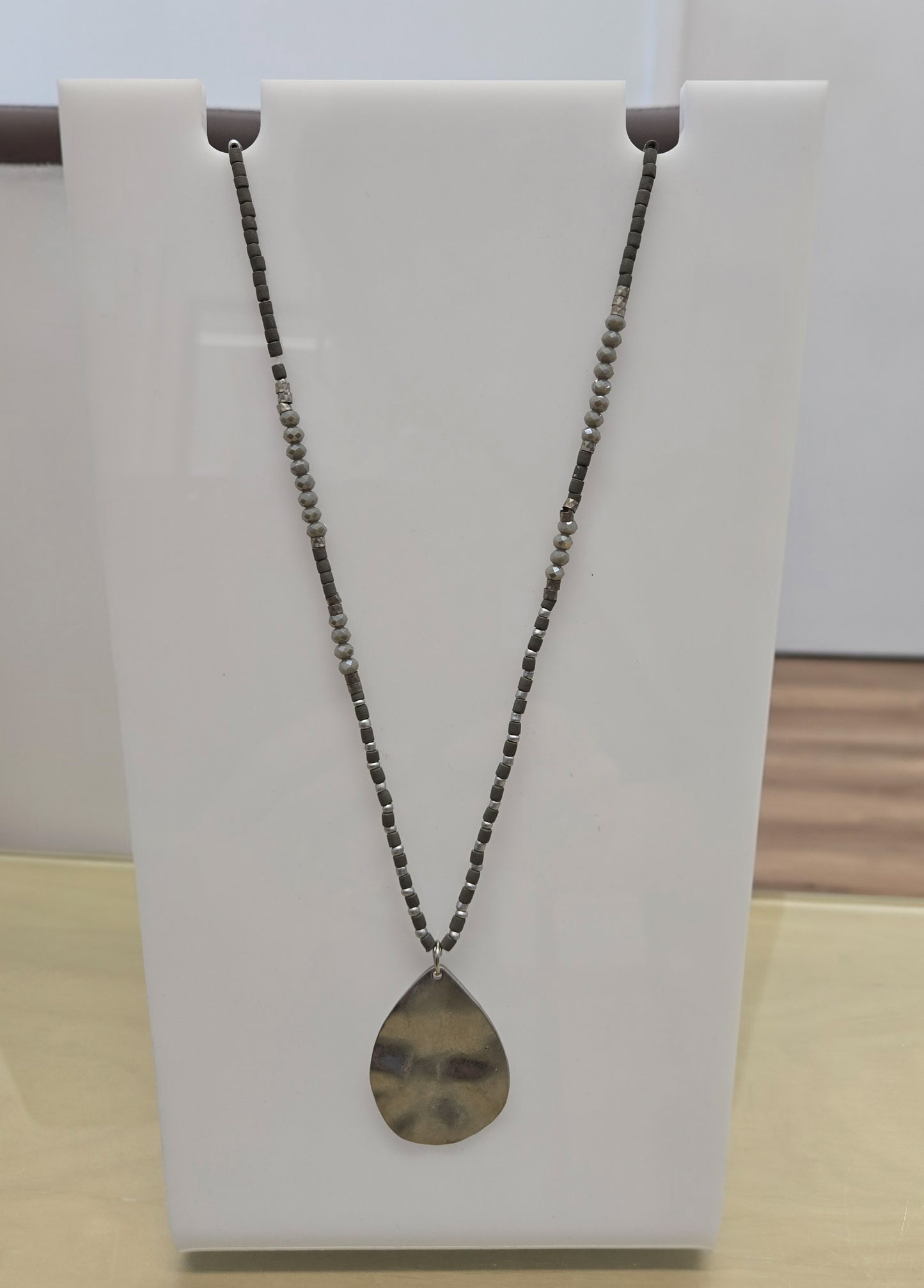 Caracol Necklace w/Beads & Hammered Pendant 1571-GRY-S