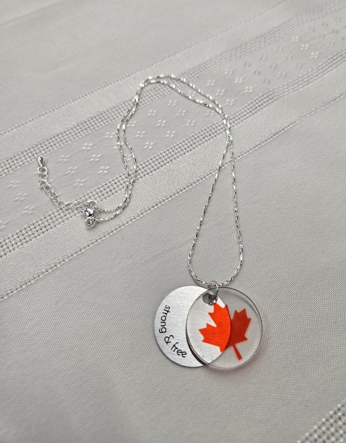Giftologie Eclipse Necklace w/Maple Leaf "strong & free" Silver ACNCMAPLELEAFS
