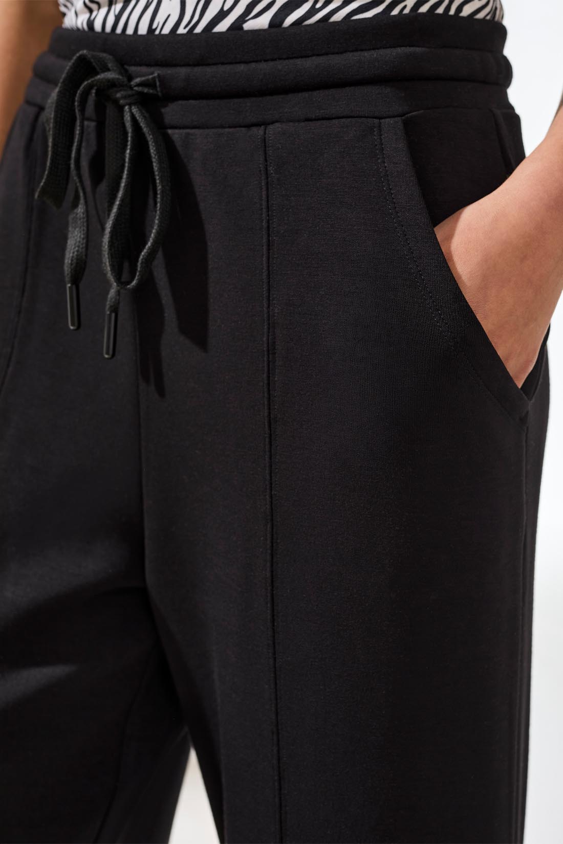 Tribal Pull On Capri w/Drawcord Black 24470-3390-002