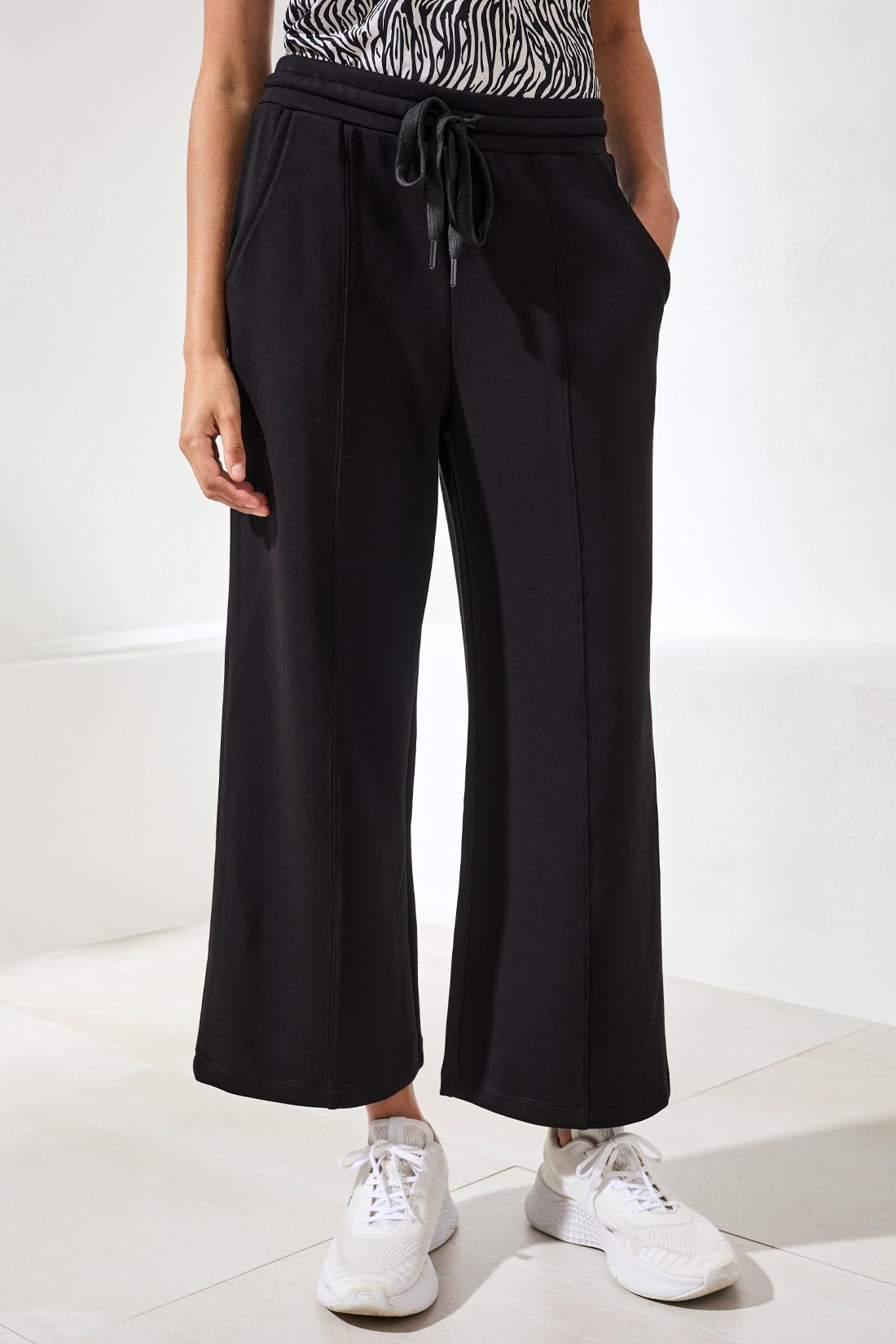 Tribal Pull On Capri w/Drawcord Black 24470-3390-002