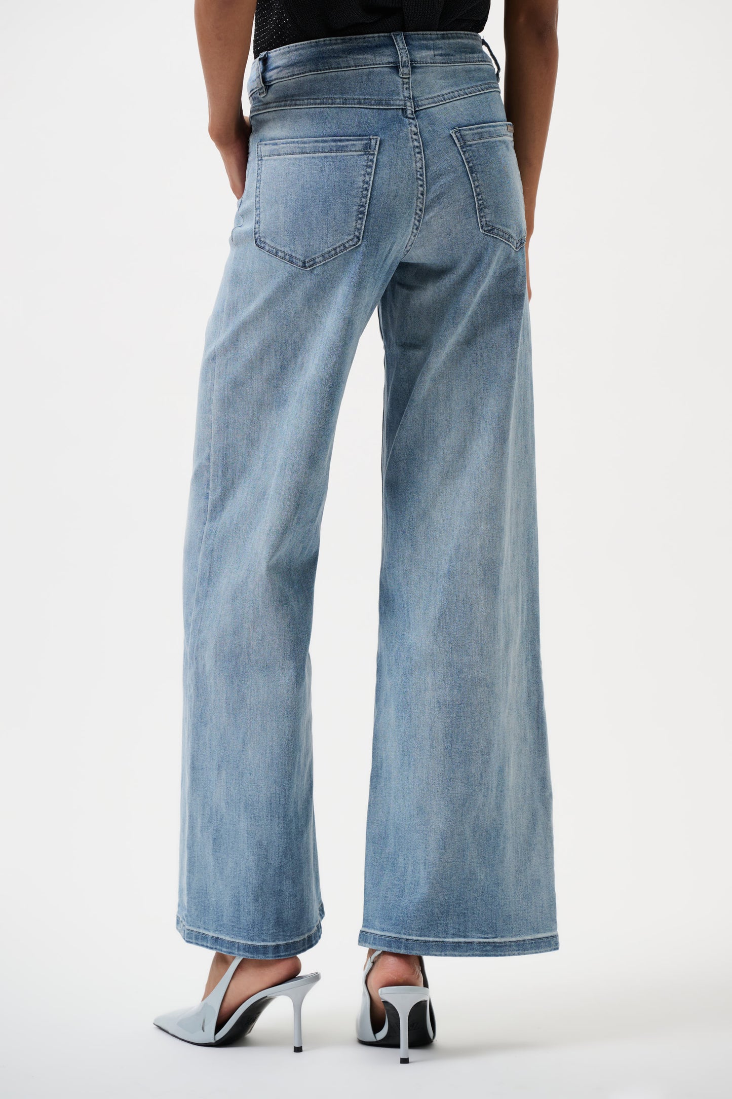 Joseph Ribkoff Goldie Classic Wide-Leg Stretch Jeans Light Blue Denim 251968CO