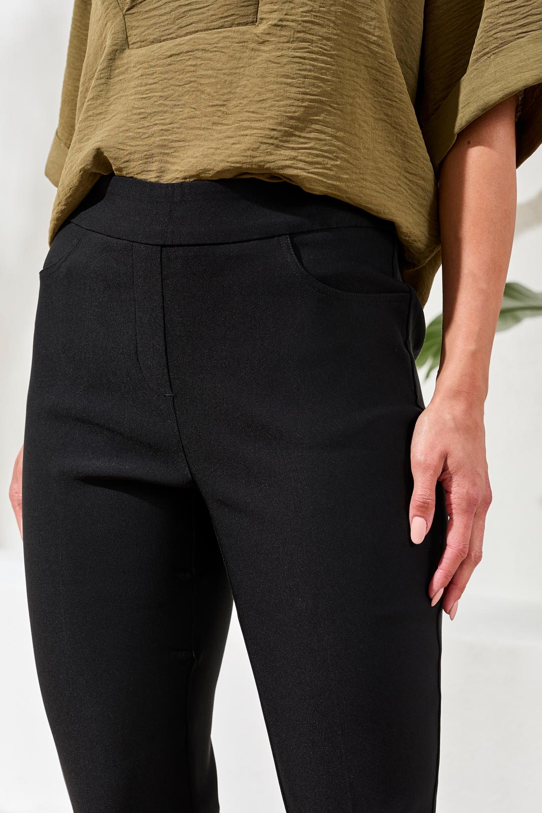 Tribal Flatten It Pull On Ankle Pant Black 30100-7165-0002