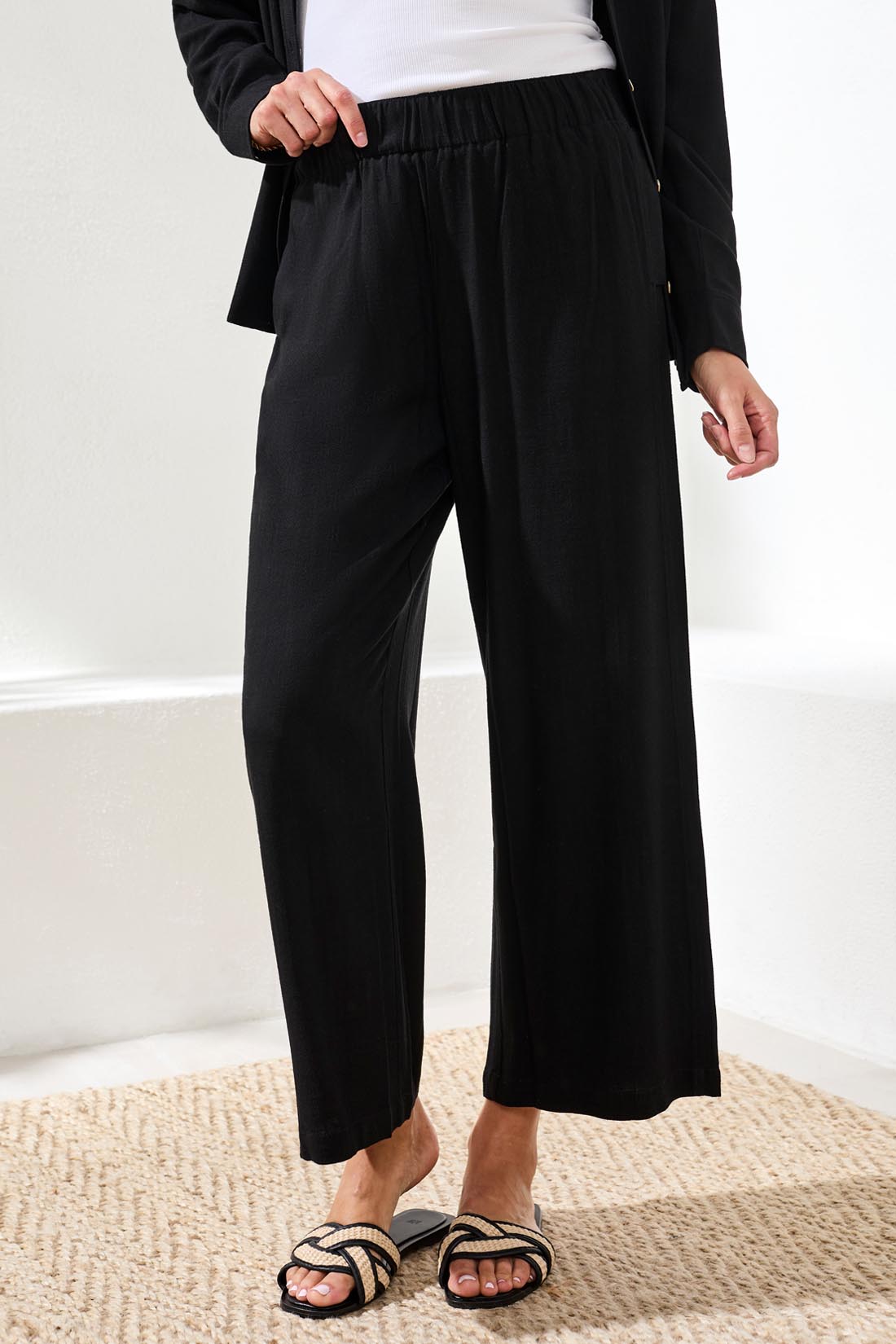 Tribal Pull On Ankle Pant w/Front Pockets Black 30790-8388-0002