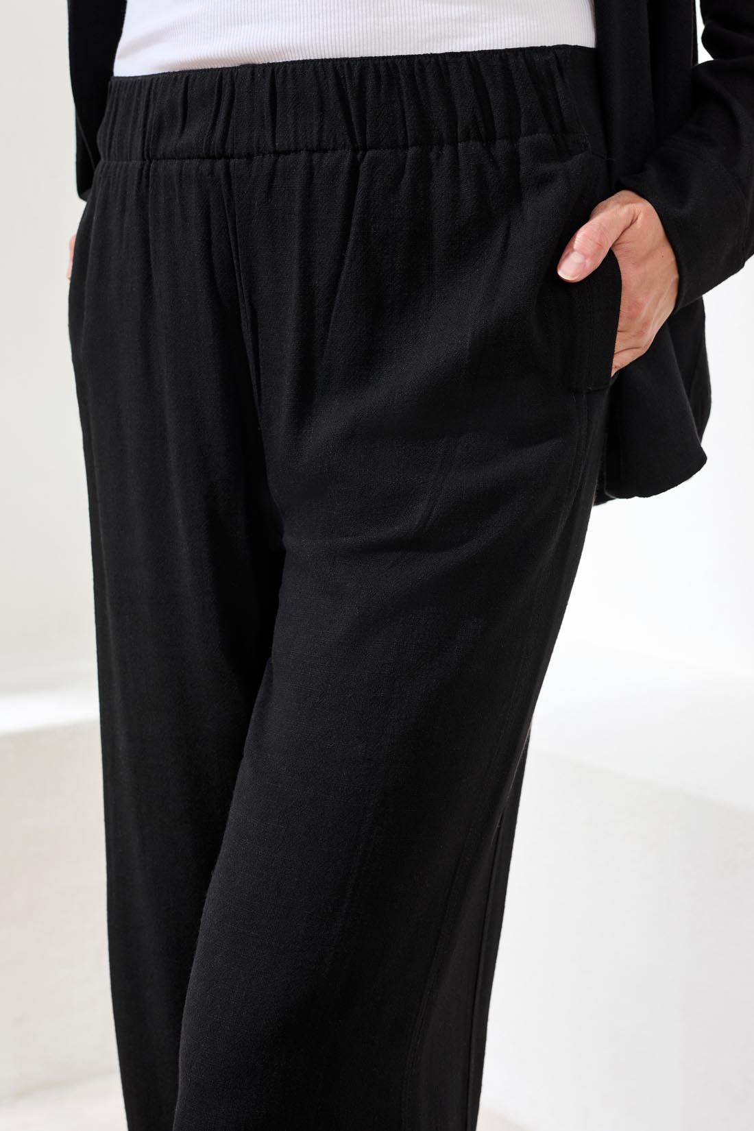 Tribal Pull On Ankle Pant w/Front Pockets Black 30790-8388-0002