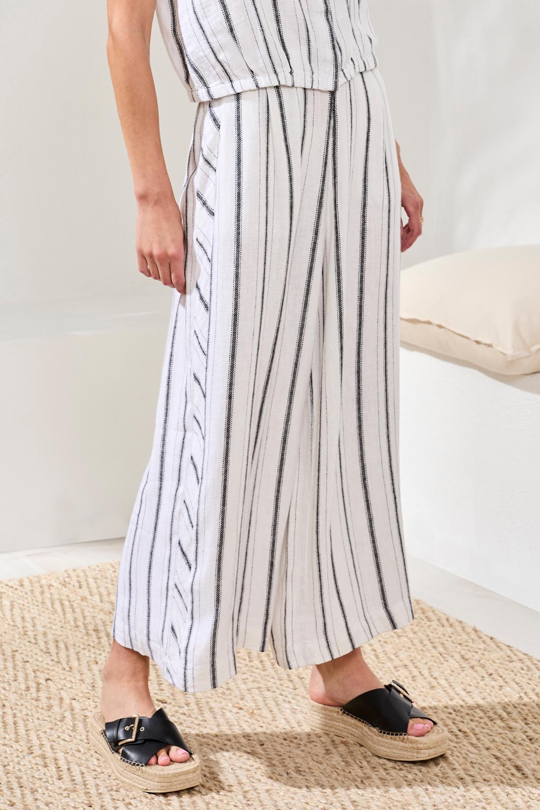 Tribal Crop Pull On Flowy Wide Pant w/Pockets  White/Black 60900-5400-0289