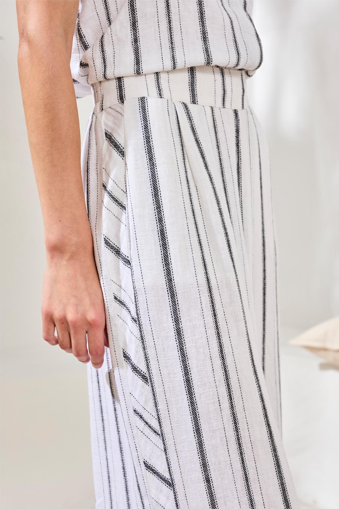 Tribal Crop Pull On Flowy Wide Pant w/Pockets  White/Black 60900-5400-0289