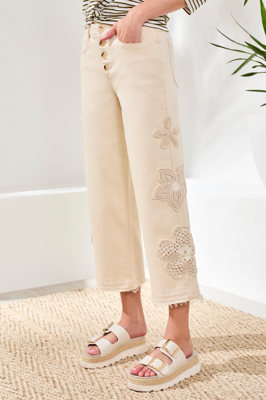 Tribal Audrey Button Fly Wide Crop w/Crotchet Ecru 61010-5405-0331