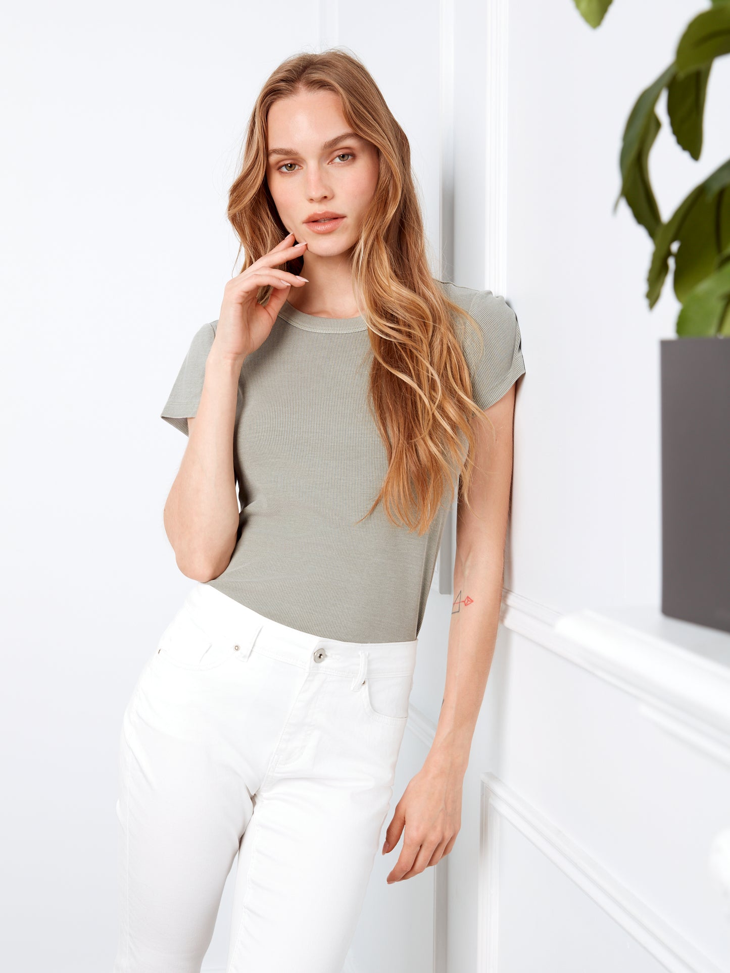 Charlie B Coloured Twill Capri Slim Leg w/Cuffed Hem White C5208WW-618A-002