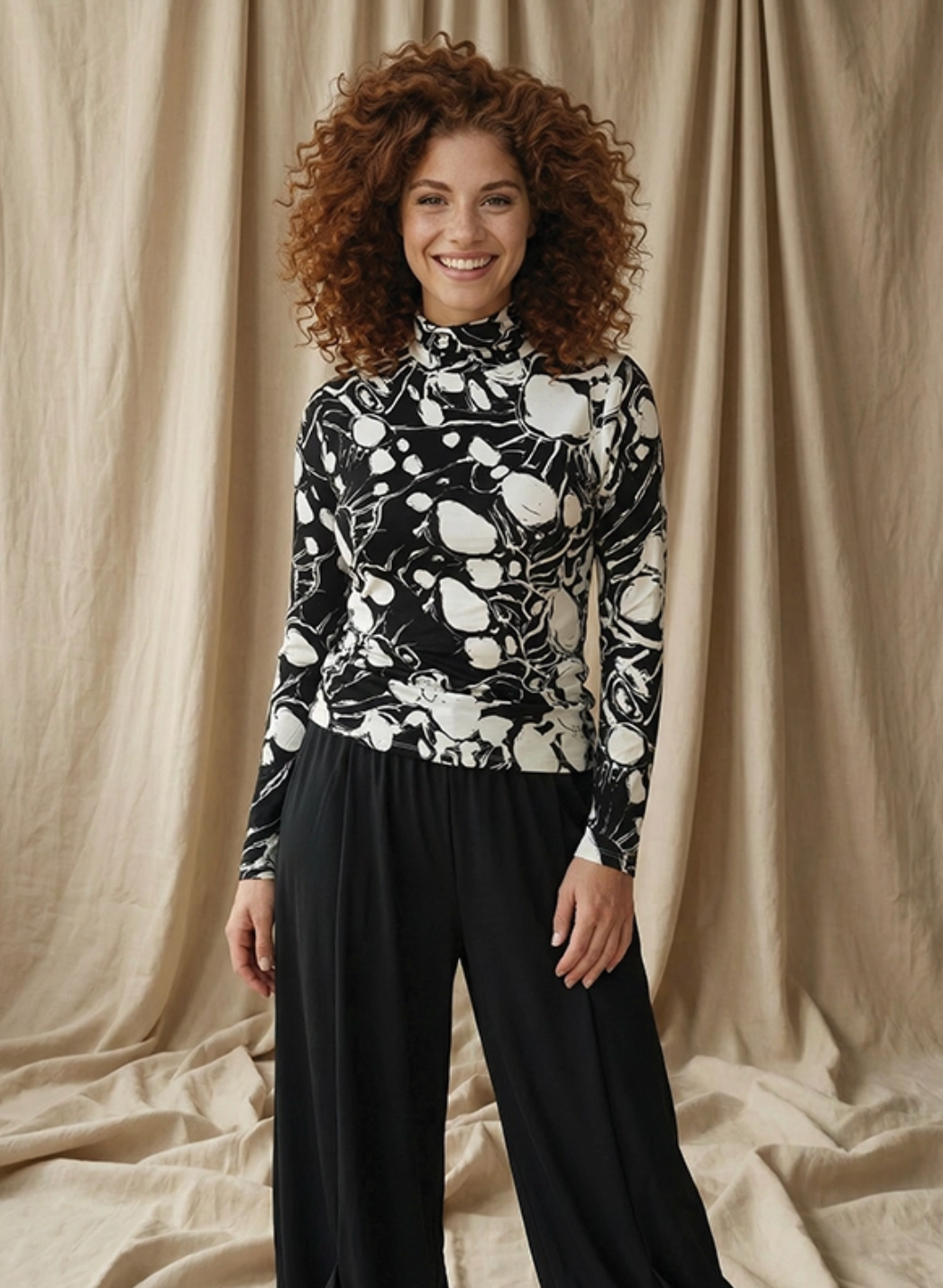 Claire Desjardins Abstract Pullover Shirt Black/White CP1943