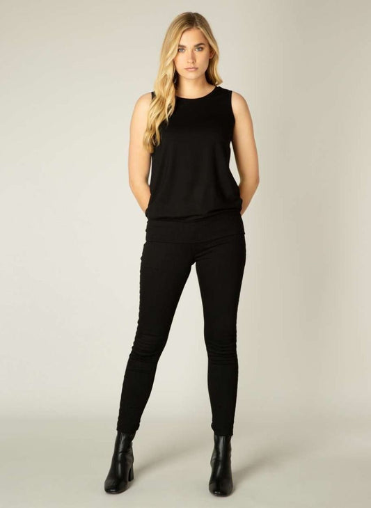 Base Level Yasmin Top Black 6000032
