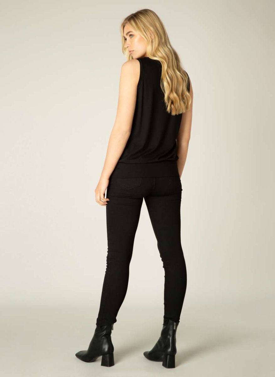 Base Level Yasmin Top Black 6000032